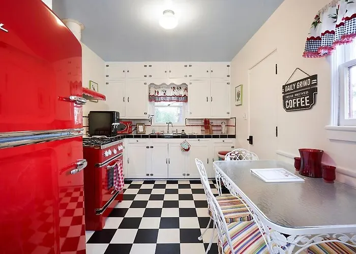 Romantic Escape+close Walk To Town+hot Tub+pets Ok